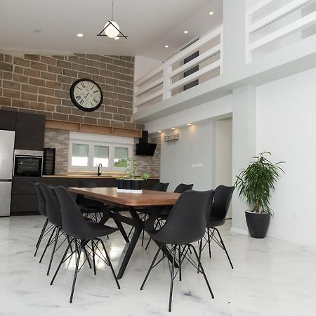 Exclusive Villa Almissa With Swimming Pool And Sea View Lokva Rogoznica Extérieur photo
