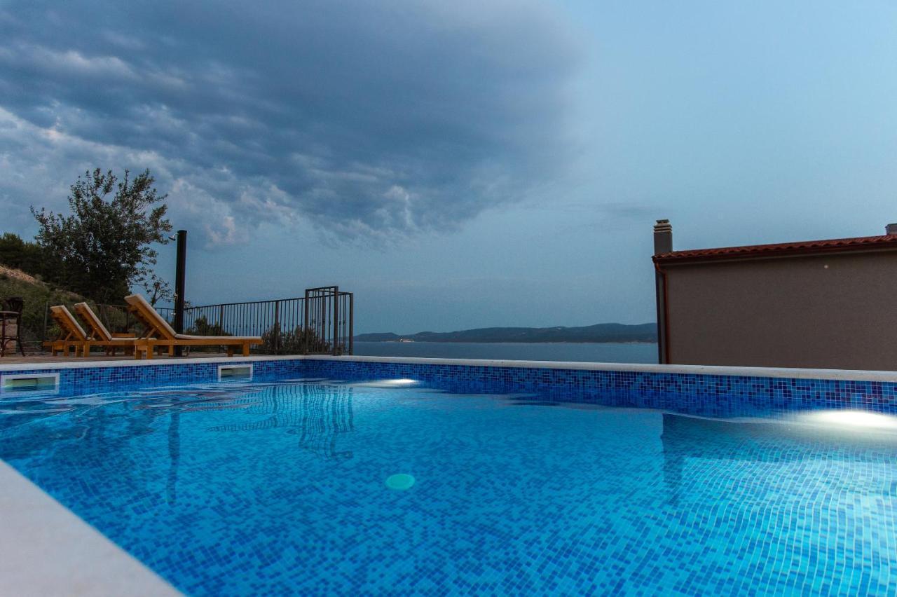 Exclusive Villa Almissa With Swimming Pool And Sea View Lokva Rogoznica Extérieur photo