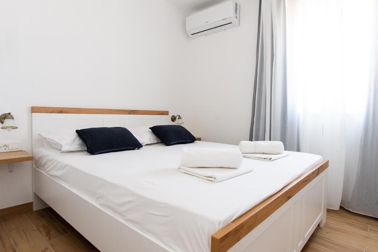 Exclusive Villa Almissa With Swimming Pool And Sea View Lokva Rogoznica Extérieur photo