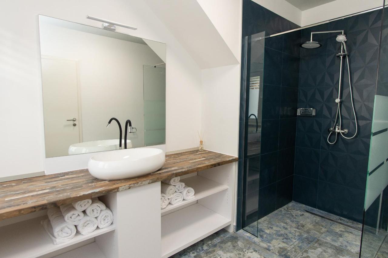 Exclusive Villa Almissa With Swimming Pool And Sea View Lokva Rogoznica Extérieur photo