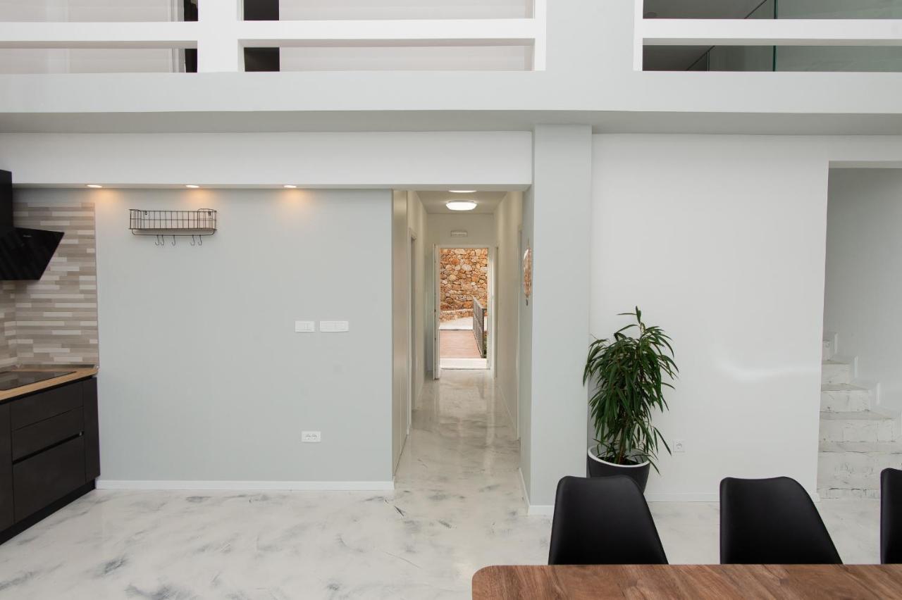 Exclusive Villa Almissa With Swimming Pool And Sea View Lokva Rogoznica Extérieur photo