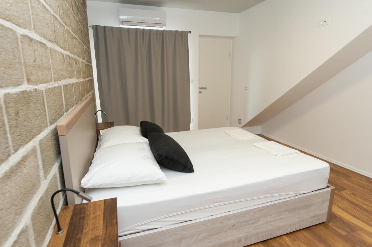 Exclusive Villa Almissa With Swimming Pool And Sea View Lokva Rogoznica Extérieur photo